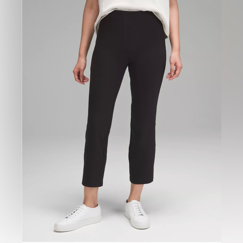 NWT LULULEMON SMOOTH FIT PULL ON HIGH RISE CROP
